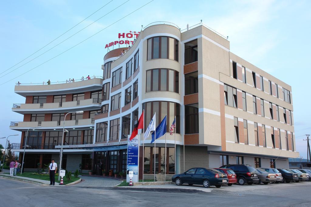 Rinas Hotel Airport Tirana מראה חיצוני תמונה